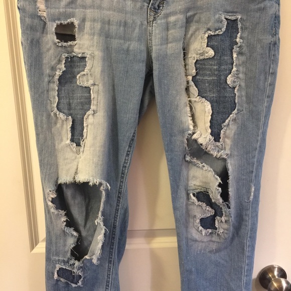 Distressed jeans - Picture 3 of 6